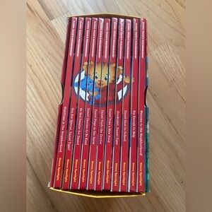 Daniel Tiger's Neighborhood Book Set